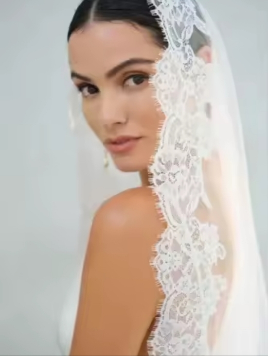 Preppy Junction Bridal Accessories - Elegant Mantilla Lace Edge Bridal Veil -  Creamy White